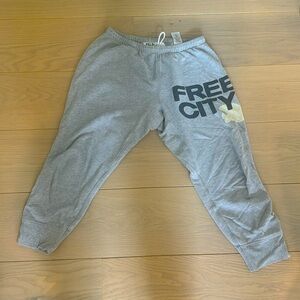 Freecity heather 3/4 sweats in medium